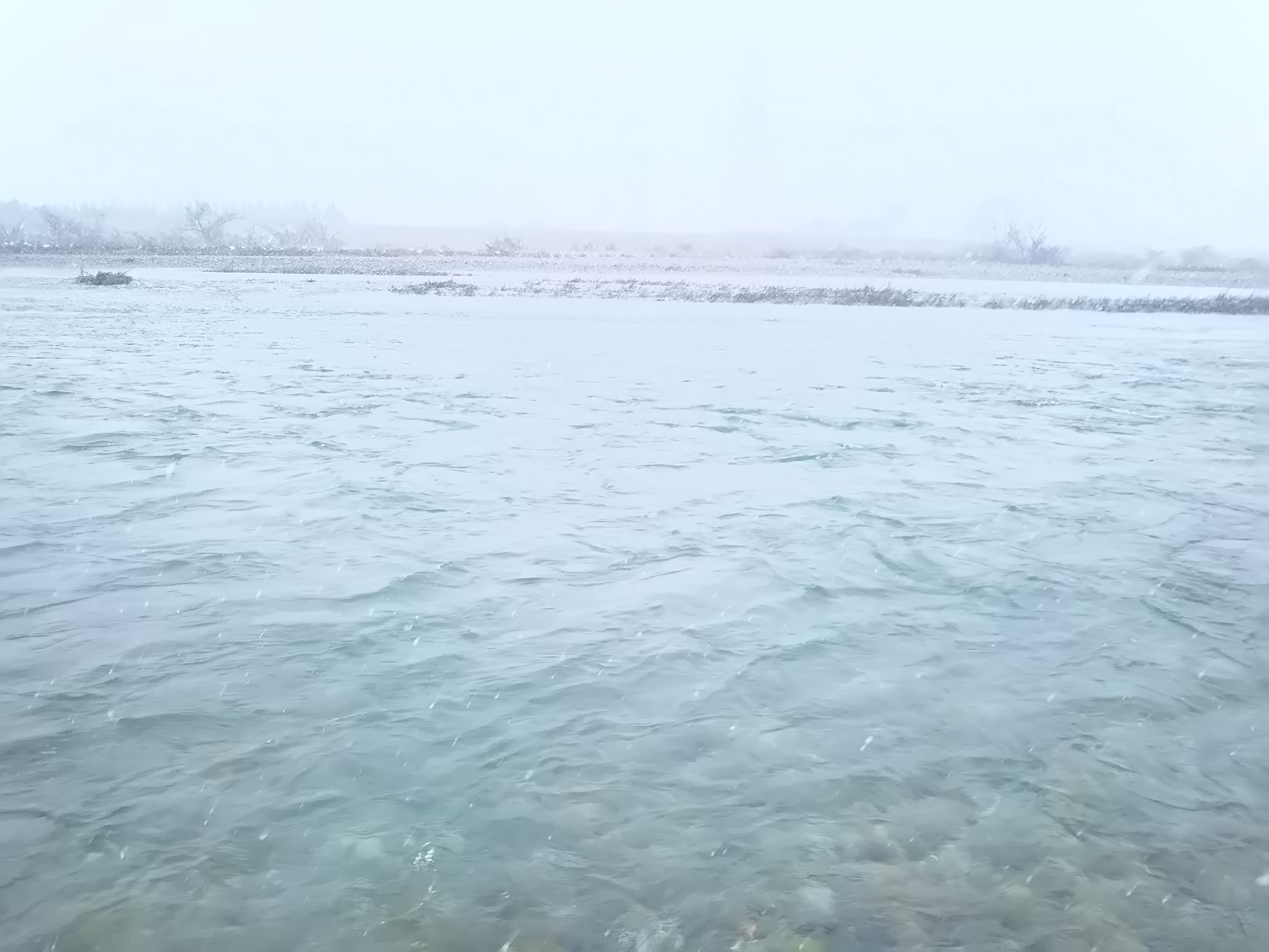 川の様子.凍結注意